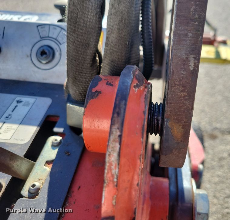 image for item NO9876 2002 Thomas 25G compact utility loader