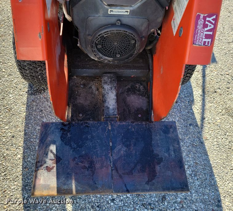 image for item NO9876 2002 Thomas 25G compact utility loader