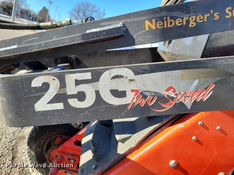 image for item NO9876 2002 Thomas 25G compact utility loader