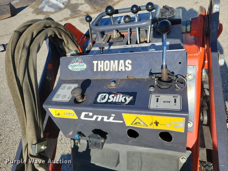 image for item NO9876 2002 Thomas 25G compact utility loader