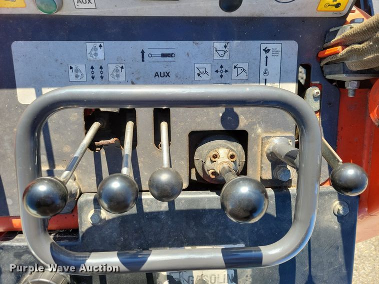 image for item NO9876 2002 Thomas 25G compact utility loader