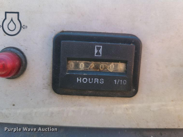 image for item NO9876 2002 Thomas 25G compact utility loader