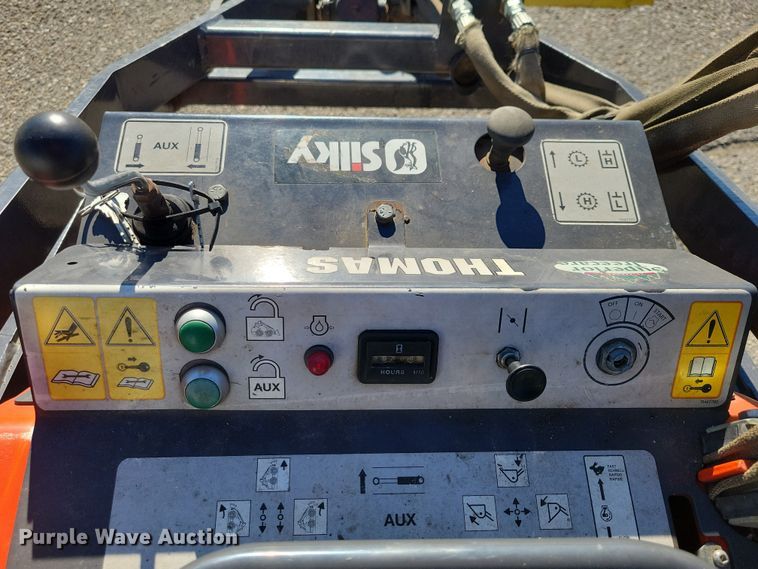 image for item NO9876 2002 Thomas 25G compact utility loader