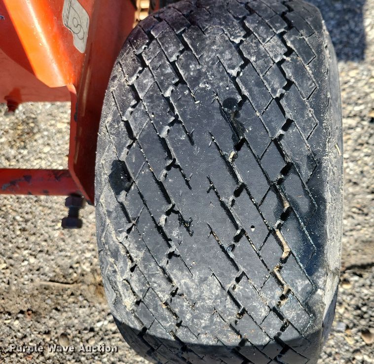 image for item NO9876 2002 Thomas 25G compact utility loader