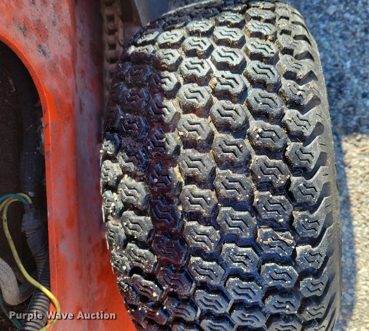 image for item NO9876 2002 Thomas 25G compact utility loader