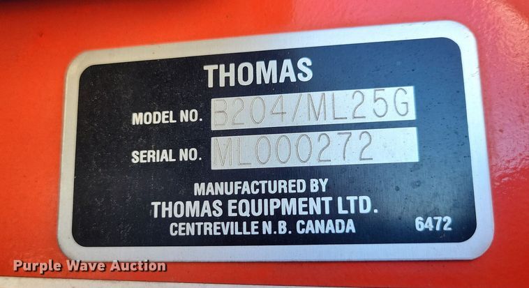 image for item NO9876 2002 Thomas 25G compact utility loader
