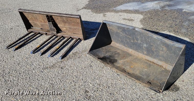 image for item NO9876 2002 Thomas 25G compact utility loader