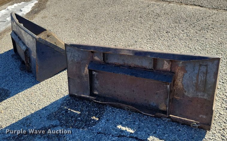 image for item NO9876 2002 Thomas 25G compact utility loader