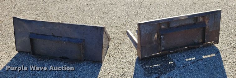 image for item NO9876 2002 Thomas 25G compact utility loader