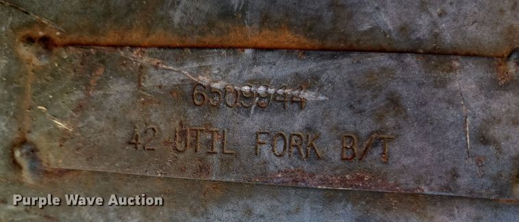 image for item NO9876 2002 Thomas 25G compact utility loader