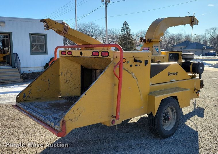 image for item NO9877 Vermeer BC1800 XL wood chipper