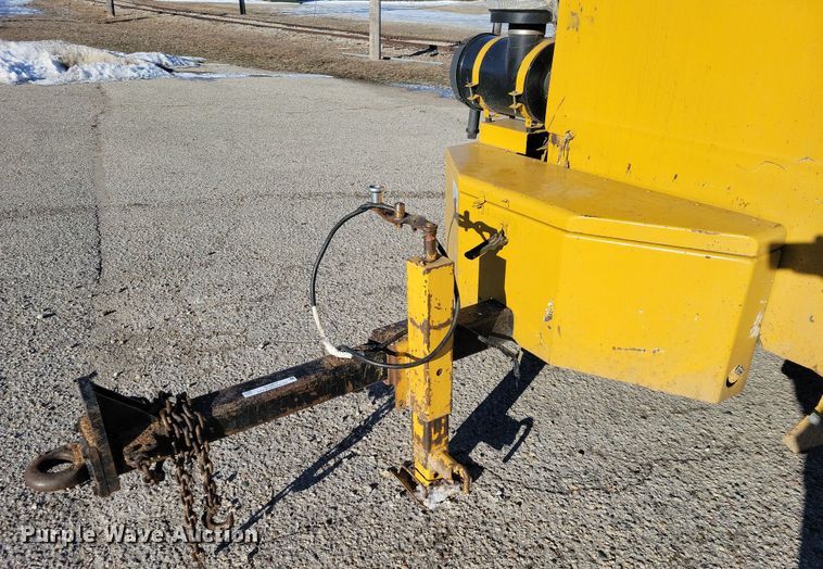 image for item NO9877 Vermeer BC1800 XL wood chipper