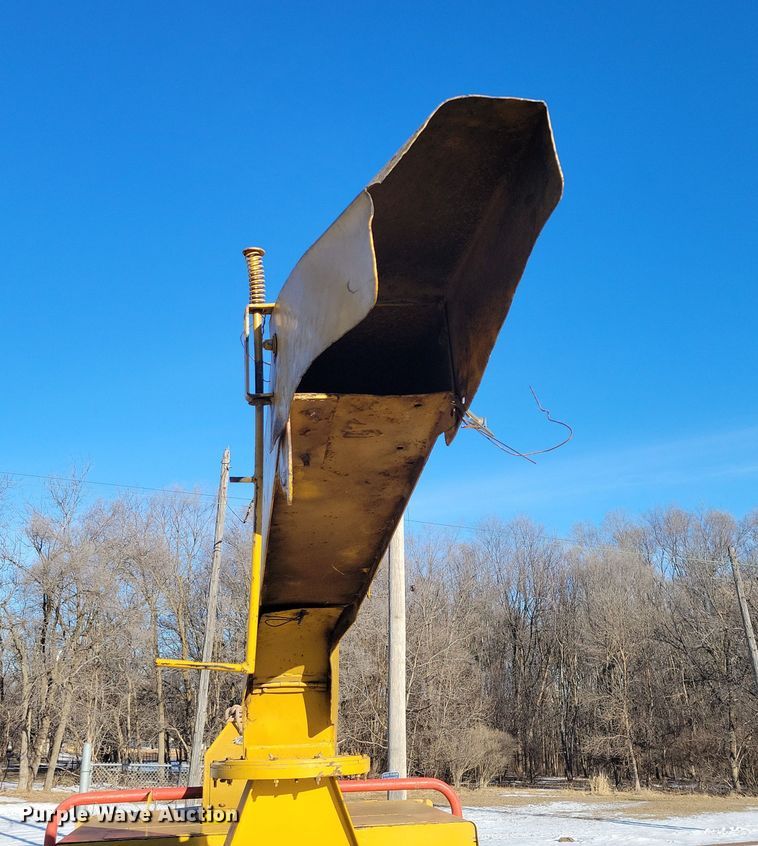 image for item NO9877 Vermeer BC1800 XL wood chipper