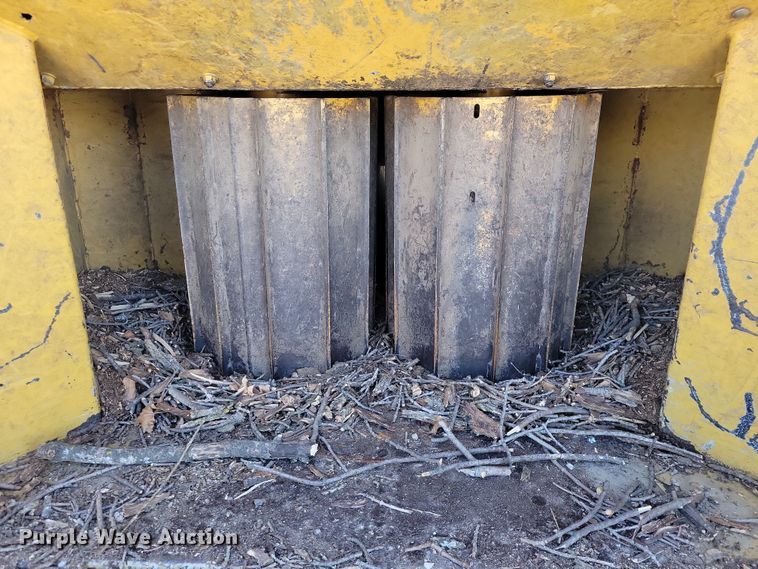 image for item NO9877 Vermeer BC1800 XL wood chipper