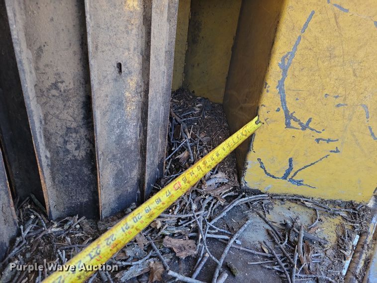 image for item NO9877 Vermeer BC1800 XL wood chipper