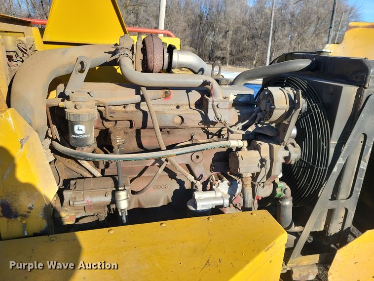 image for item NO9877 Vermeer BC1800 XL wood chipper