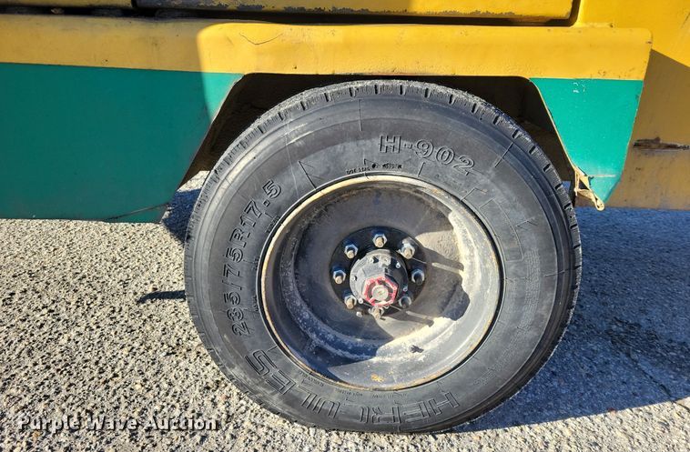 image for item NO9877 Vermeer BC1800 XL wood chipper