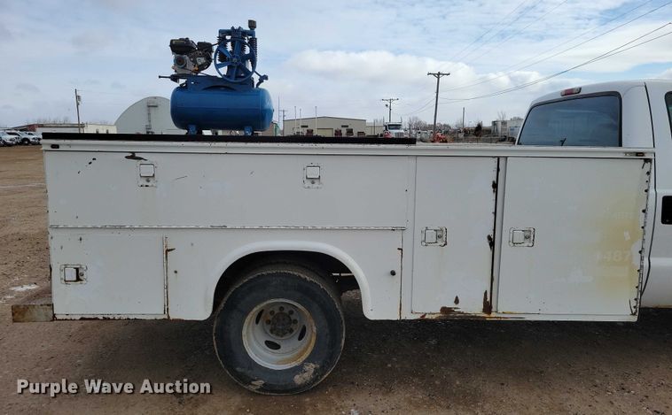 image for item NO9891 2003 Ford F350 Super Duty  utility bed pickup truck