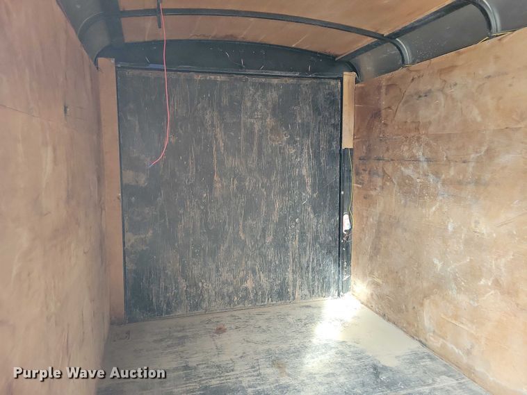 image for item NO9902 1999 Shadowmaster  enclosed cargo trailer