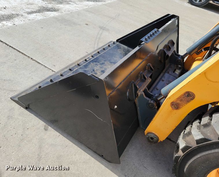 image for item NO9989 Mustang 2600R skid steer loader