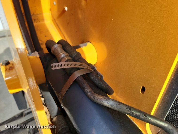 image for item NO9989 Mustang 2600R skid steer loader