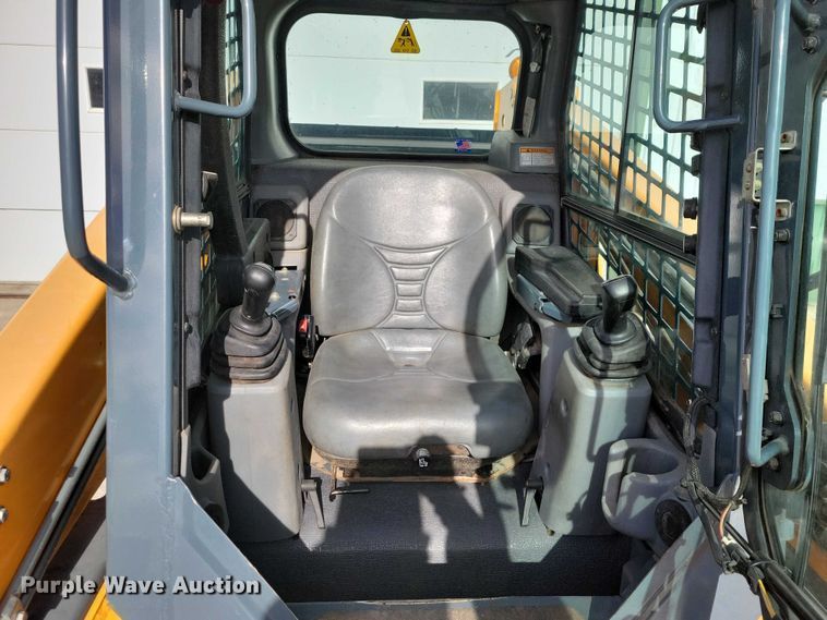 image for item NO9989 Mustang 2600R skid steer loader