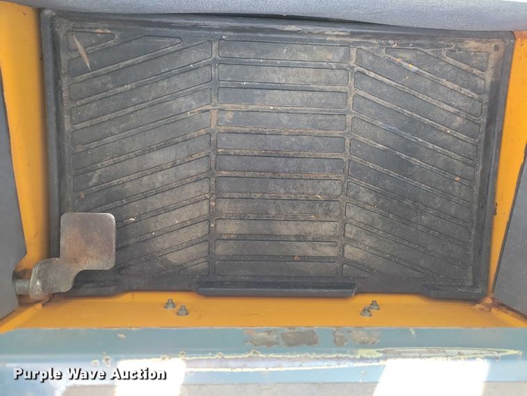 image for item NO9989 Mustang 2600R skid steer loader