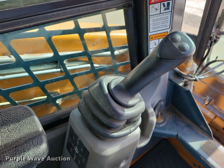 image for item NO9989 Mustang 2600R skid steer loader