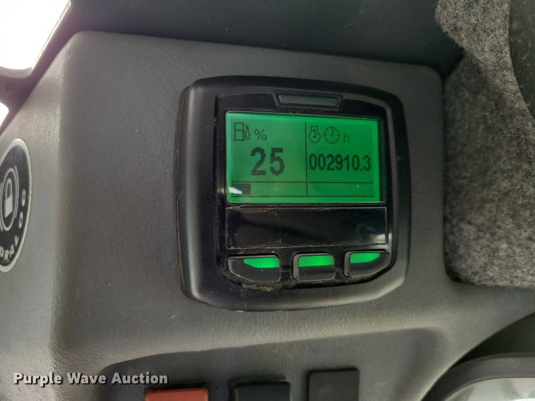 image for item NO9989 Mustang 2600R skid steer loader