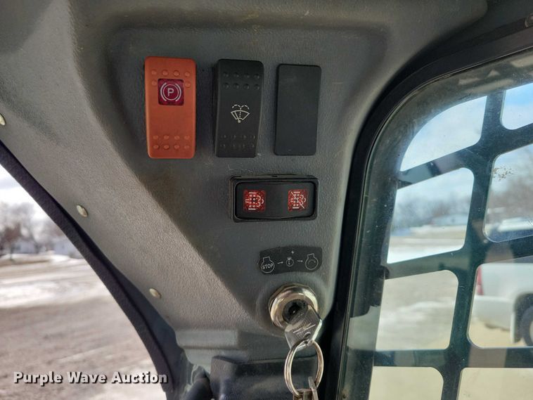 image for item NO9989 Mustang 2600R skid steer loader