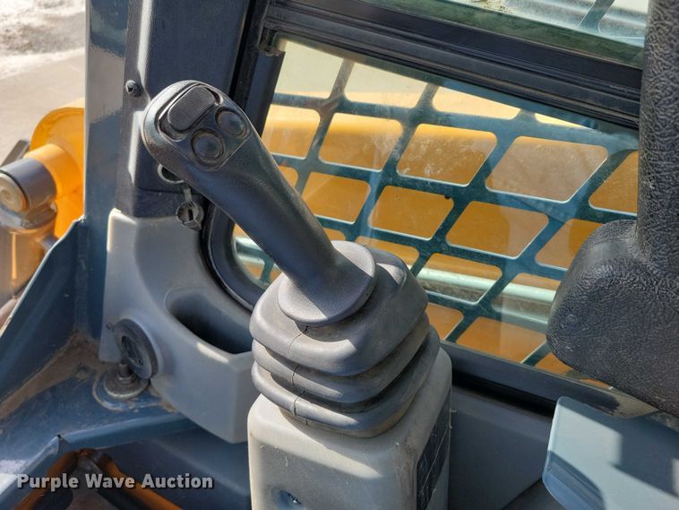 image for item NO9989 Mustang 2600R skid steer loader