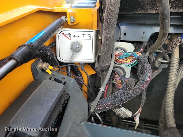 image for item NO9989 Mustang 2600R skid steer loader