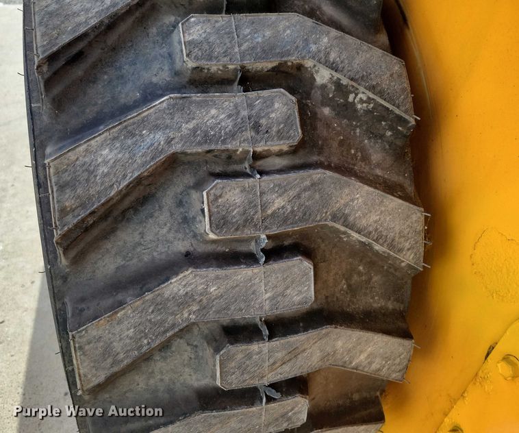 image for item NO9989 Mustang 2600R skid steer loader