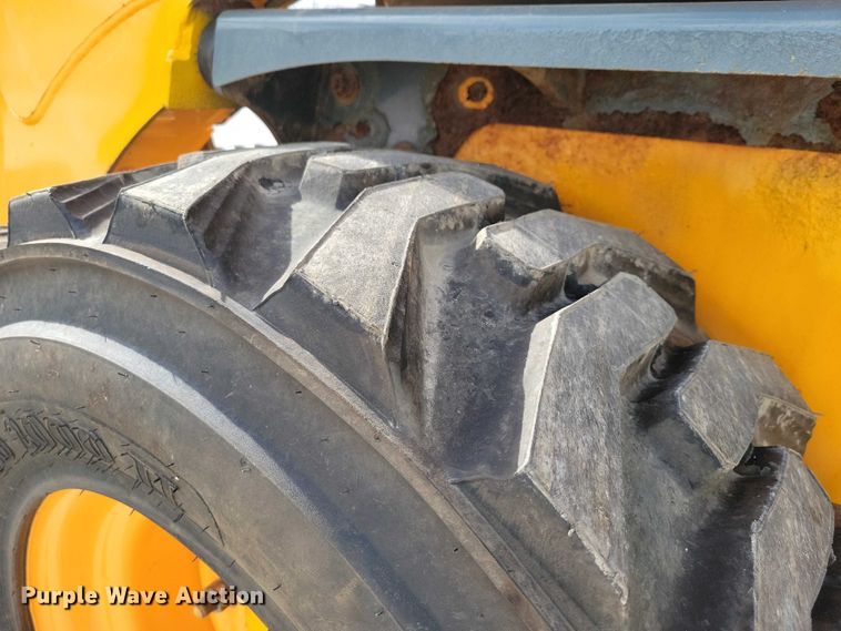 image for item NO9989 Mustang 2600R skid steer loader