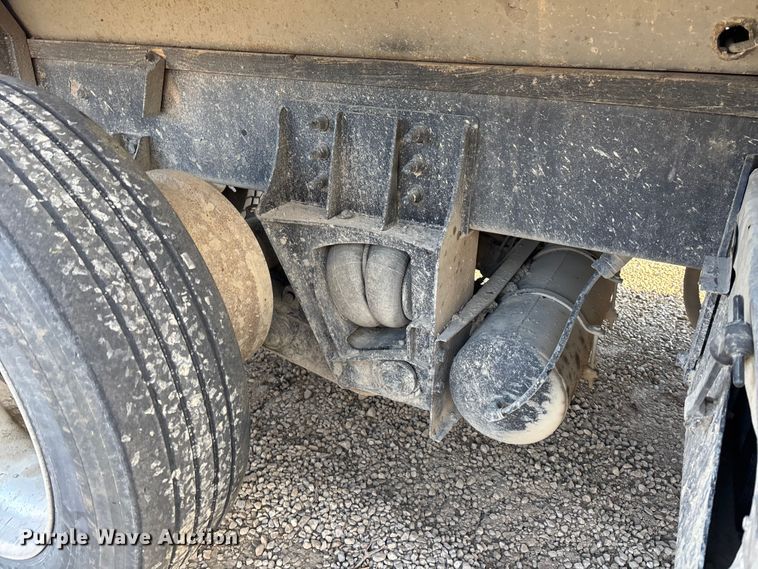 image for item OE9377 2005 International 7600 dump truck