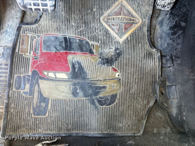 image for item OE9377 2005 International 7600 dump truck