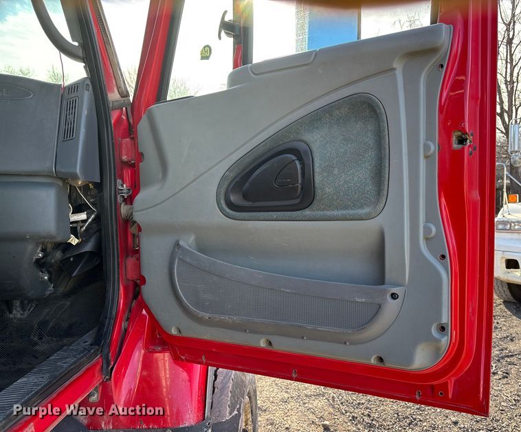 image for item OE9377 2005 International 7600 dump truck