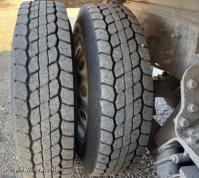 image for item OE9377 2005 International 7600 dump truck