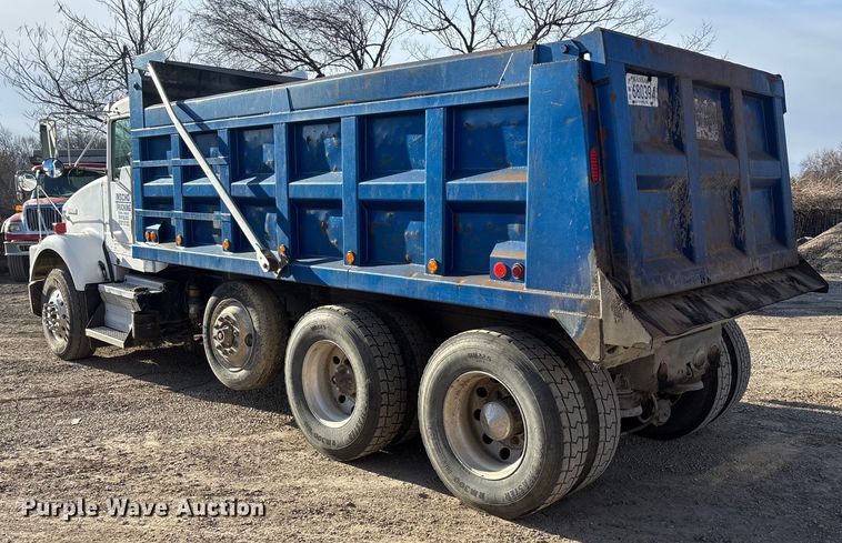 image for item OE9378 2006 Kenworth T8 Series dump truck