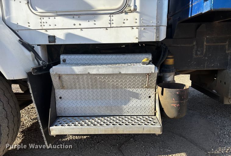 image for item OE9378 2006 Kenworth T8 Series dump truck