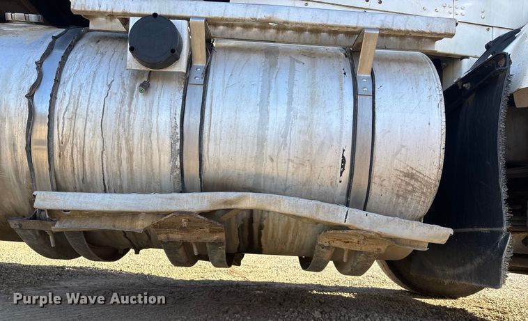 image for item OE9378 2006 Kenworth T8 Series dump truck