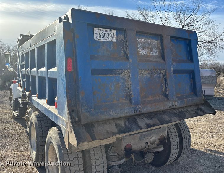 image for item OE9378 2006 Kenworth T8 Series dump truck