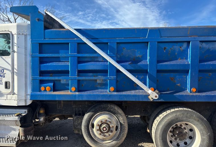 image for item OE9378 2006 Kenworth T8 Series dump truck