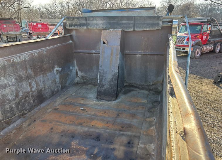 image for item OE9378 2006 Kenworth T8 Series dump truck