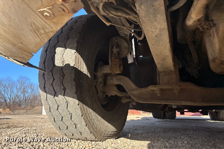 image for item OE9378 2006 Kenworth T8 Series dump truck