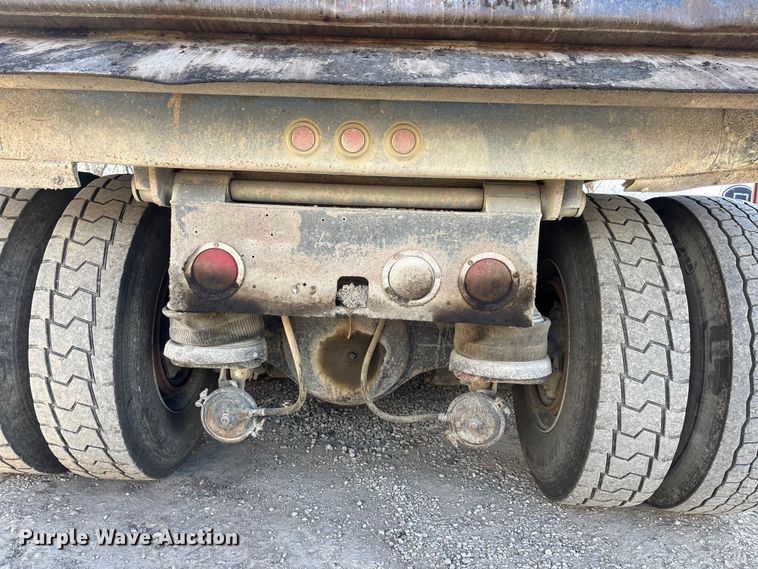 image for item OE9378 2006 Kenworth T8 Series dump truck