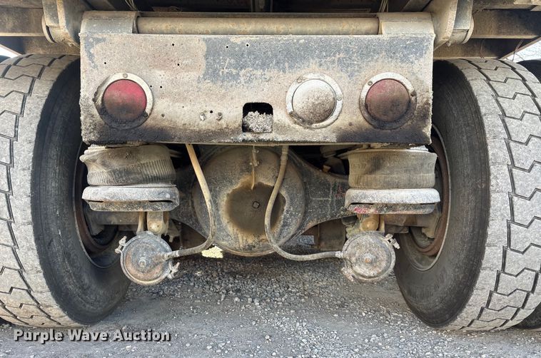 image for item OE9378 2006 Kenworth T8 Series dump truck