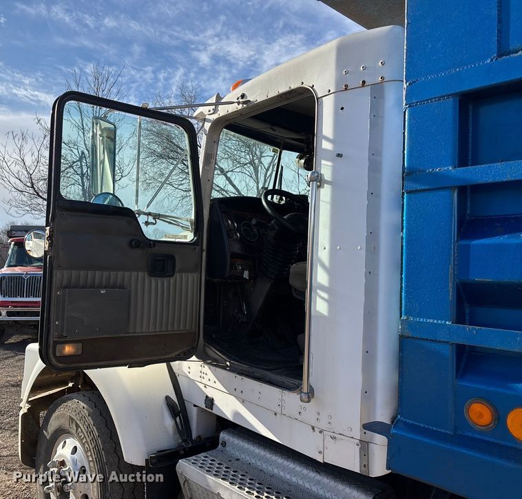 image for item OE9378 2006 Kenworth T8 Series dump truck