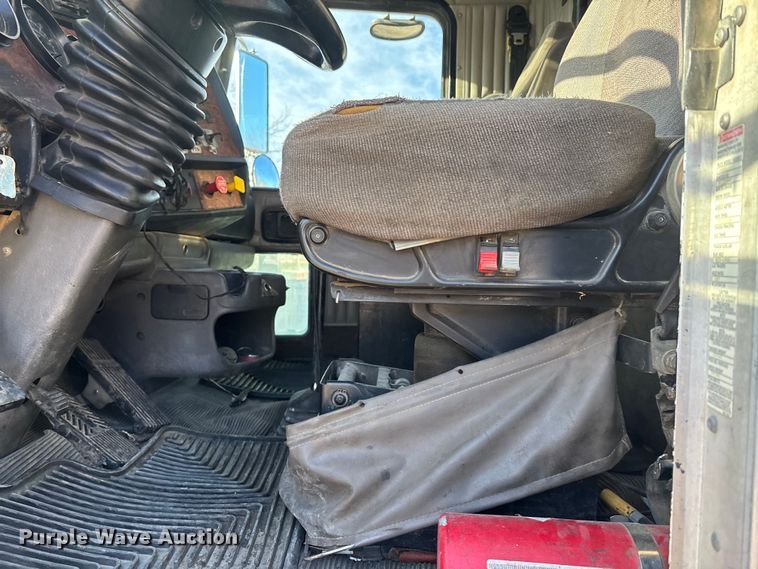 image for item OE9378 2006 Kenworth T8 Series dump truck