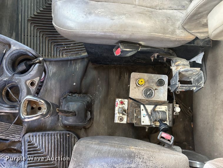 image for item OE9378 2006 Kenworth T8 Series dump truck